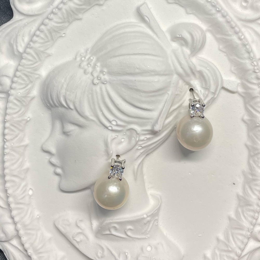 Edison Pearl Stud Earrings – Royal Halo CZ Earrings | Brass | New